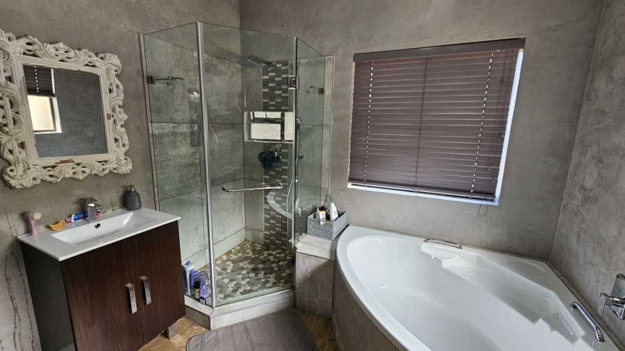 4 Bedroom Property for Sale in Birdwood Estate North West